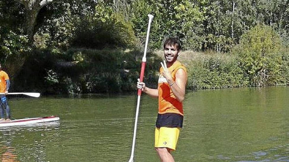 Un componente del club Northmind en las aguas del Pisuerga-El Mundo