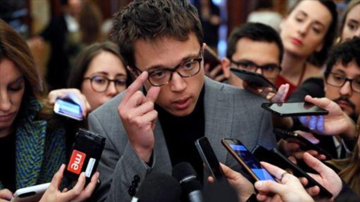 Ante la prensa, el pasado jueves en el Congreso.-EFE / FERNANDO ALVARADO