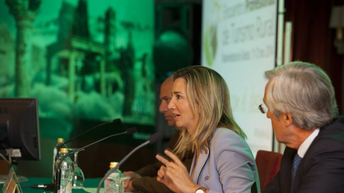 La consejera de Cultura y Turismo, Alicia García, inaugura en el Parador de Gredos el Encuentro profesional sobre Turismo Rural, organizado por la Diputación de Ávila-Ical