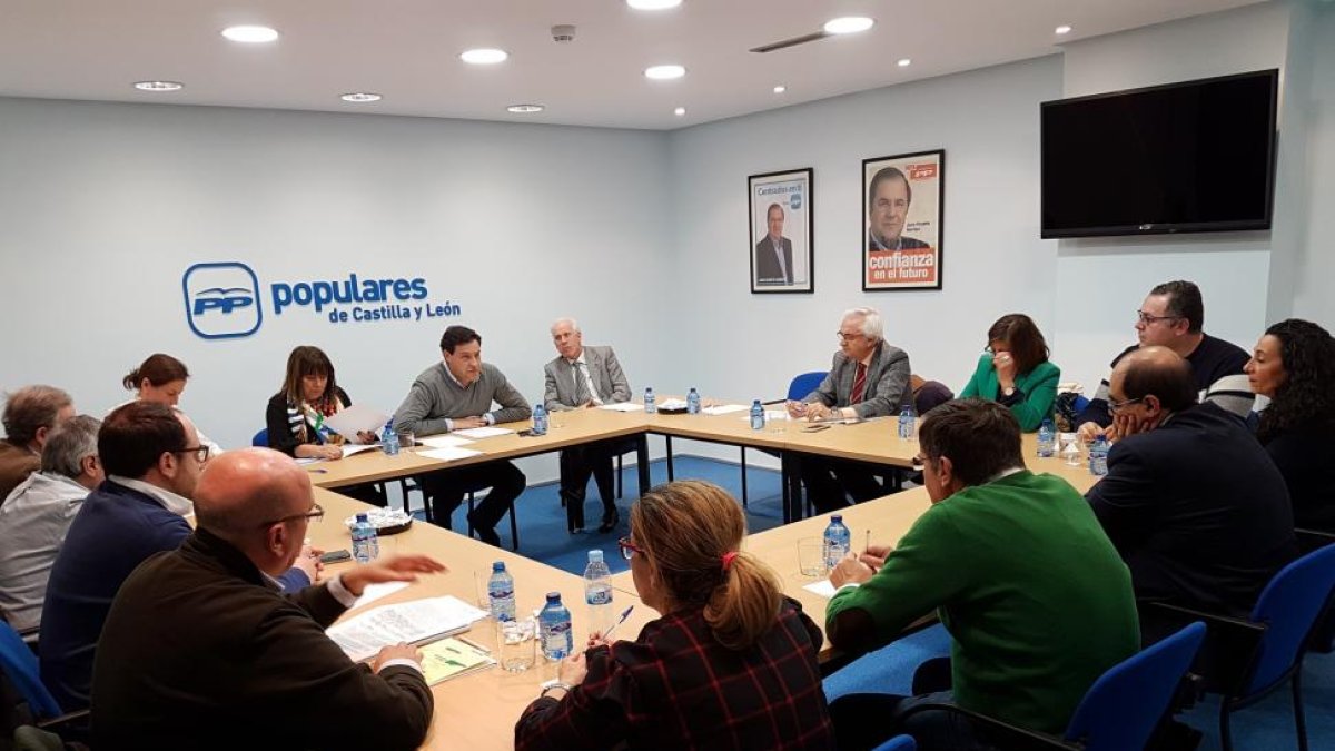 Reunión del lunes del comité organizador en la que se cambiaron las normas-E. M.