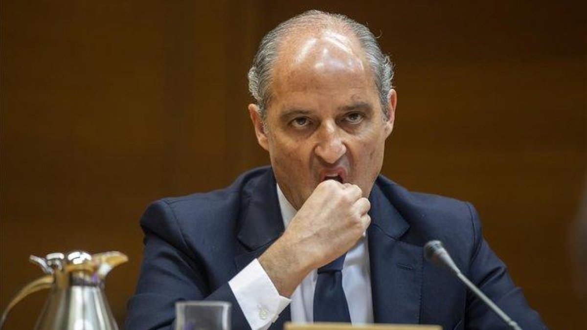 Francisco Camps, en una declaración en una comisión de investigación en Les Corts.-MIGUEL LORENZO