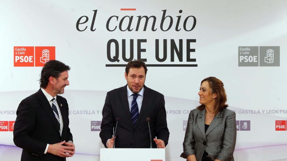 José Luis Vázquez, Óscar Puente y Virgina Barcones.-ICAL