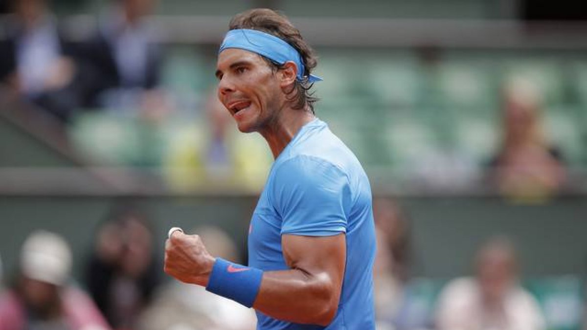 Nadal, durante el partido que ha disputado este jueves contra Almagro, en Roland Garros.-Foto: AP / CHRISTOPHE ENA