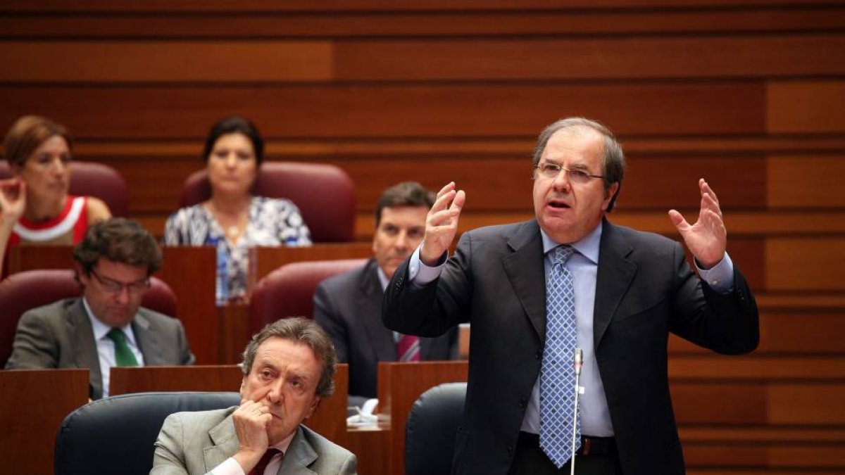 El presidente de la Junta, Juan Vicente Herrera, durante su intervención en el Pleno de las Cortes de Castilla y León-Ical