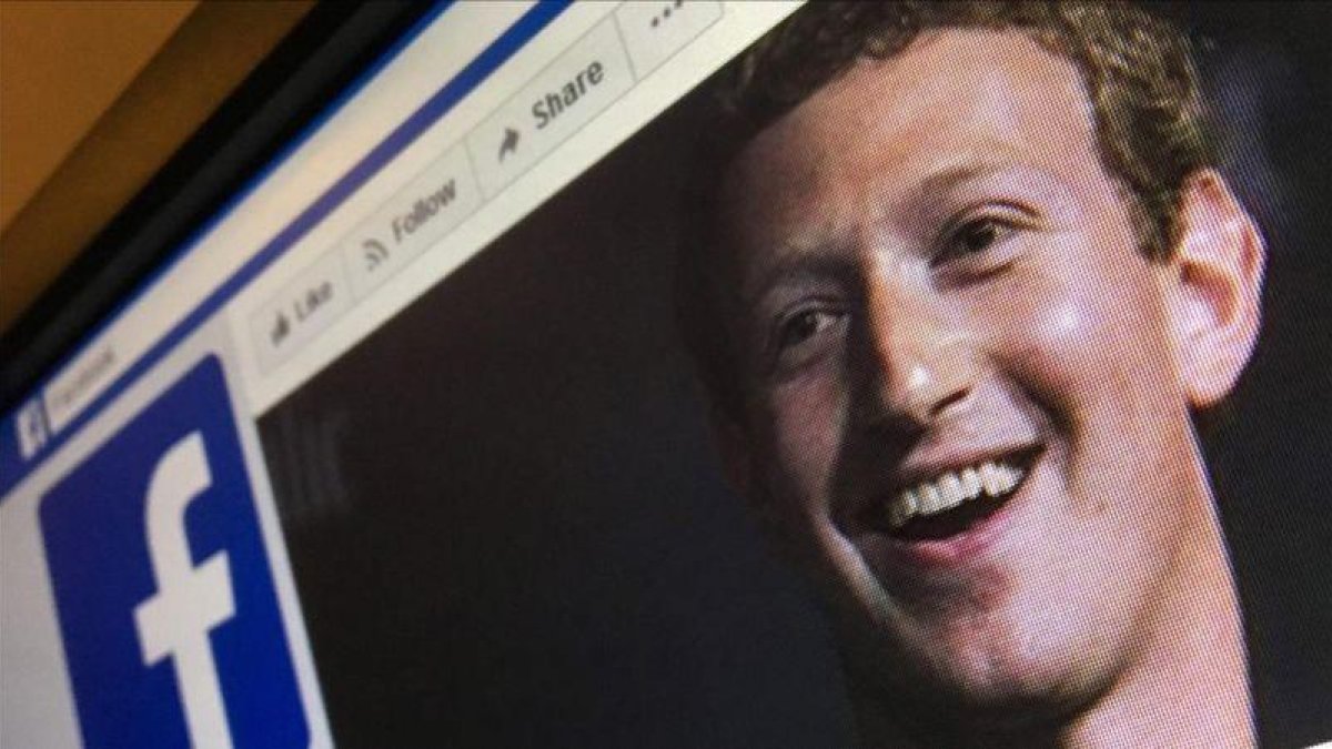 Imagen de Zuckerberg en una página de Facebook, tomada en Moscú el 22 de marzo.-AFP / MLADEN ANTONOV