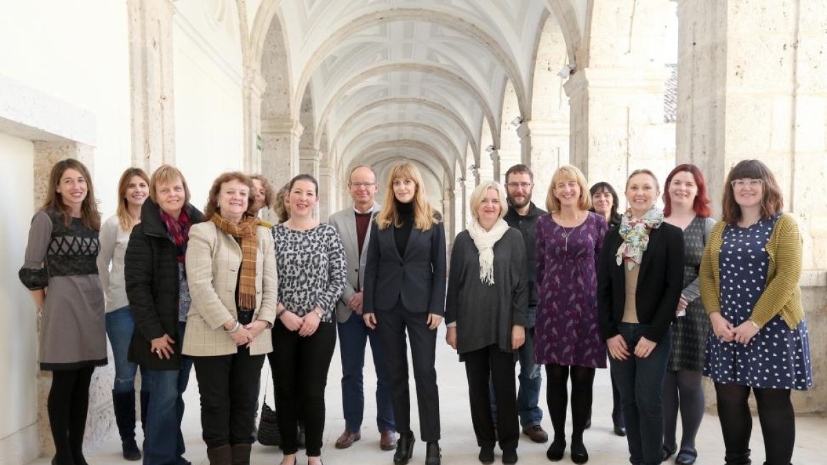 La directora general de Políticas Culturales, Mar Sancho, recibe a una delegación de responsables de instituciones educativas de Reino Unido e Irlanda-Ical