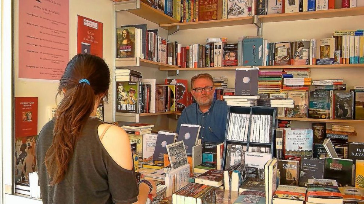 Mario Pérez Antolín en la Feria del Libro.-EM