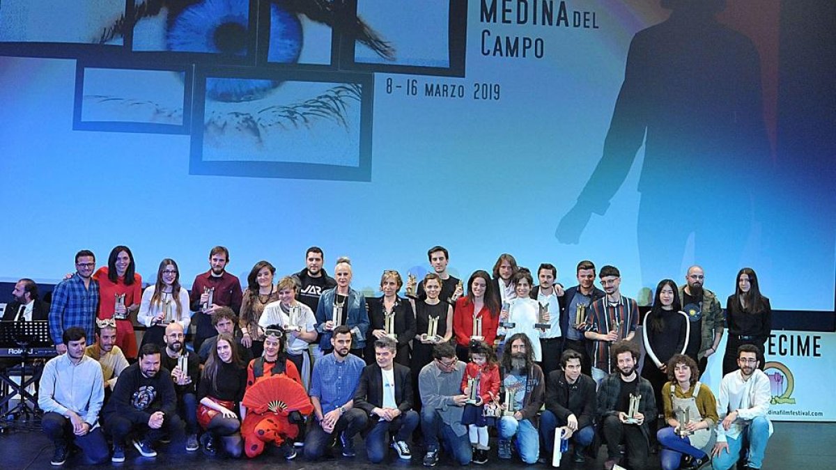 Foto de familia de los galardonados en la Semana de Cine de Medina del Campo.-S. C.M.