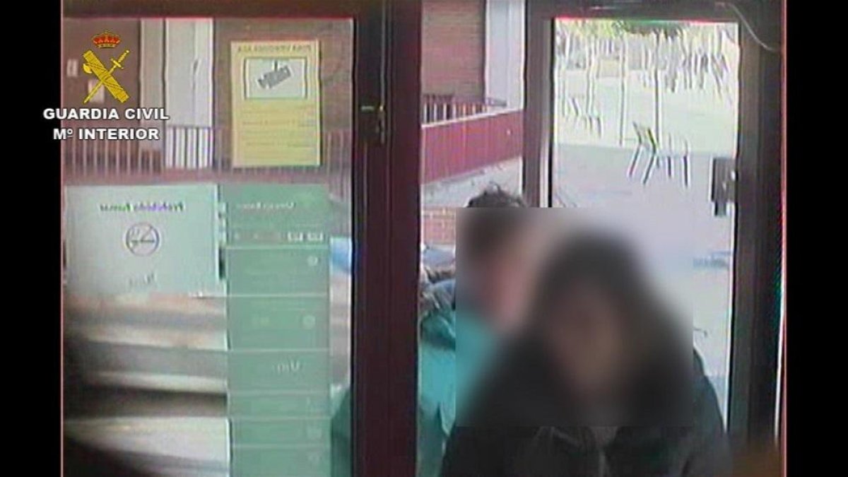 Una de las cámaras de un vigilancia captan a la presunta autora.-EUROPA PRESS