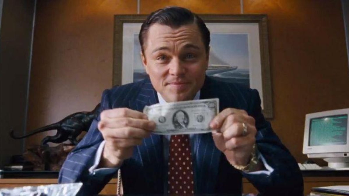 DiCaprio, en un fotograma de 'El lobo de Wall Street'.-EL PERIÓDICO