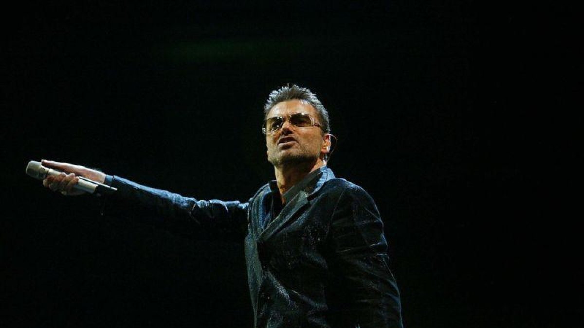 George Michael, durante su concierto en el Palau Sant Jordi de Barcelona, el 23 de septiembre del 2006.-JOAN CORTADELLAS