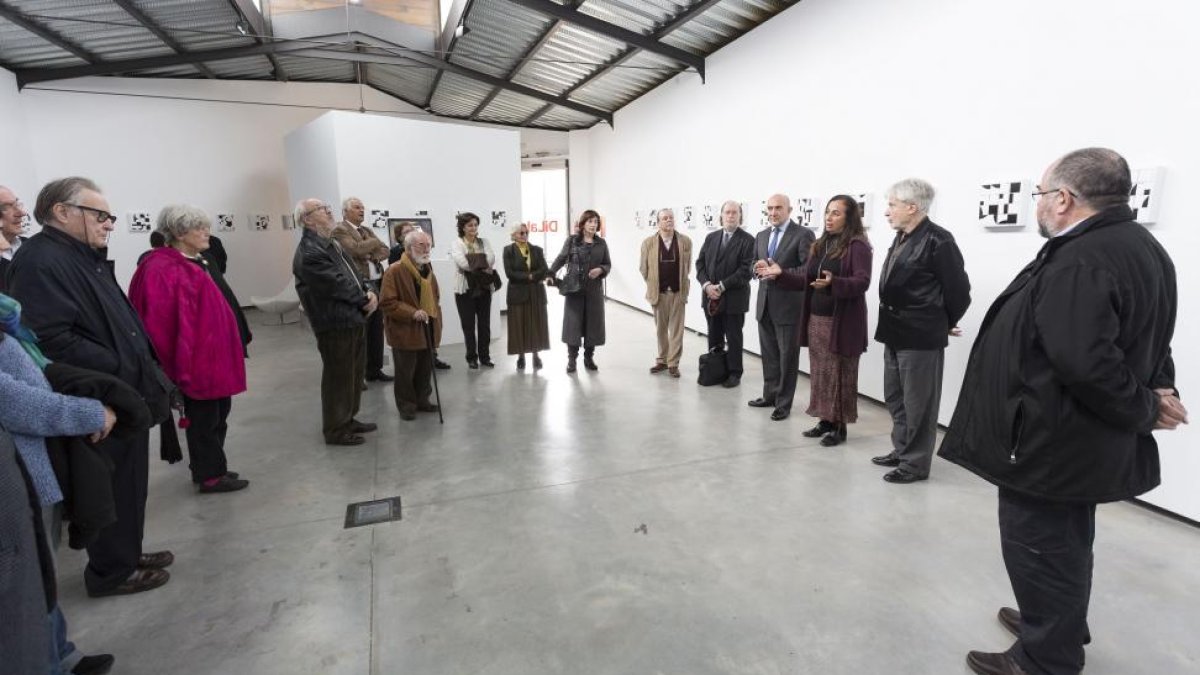 La Academia de Arte de San Fernando visita en Urueña (Valladolid) la exposición 'La cuadratura del círculo'-Ical
