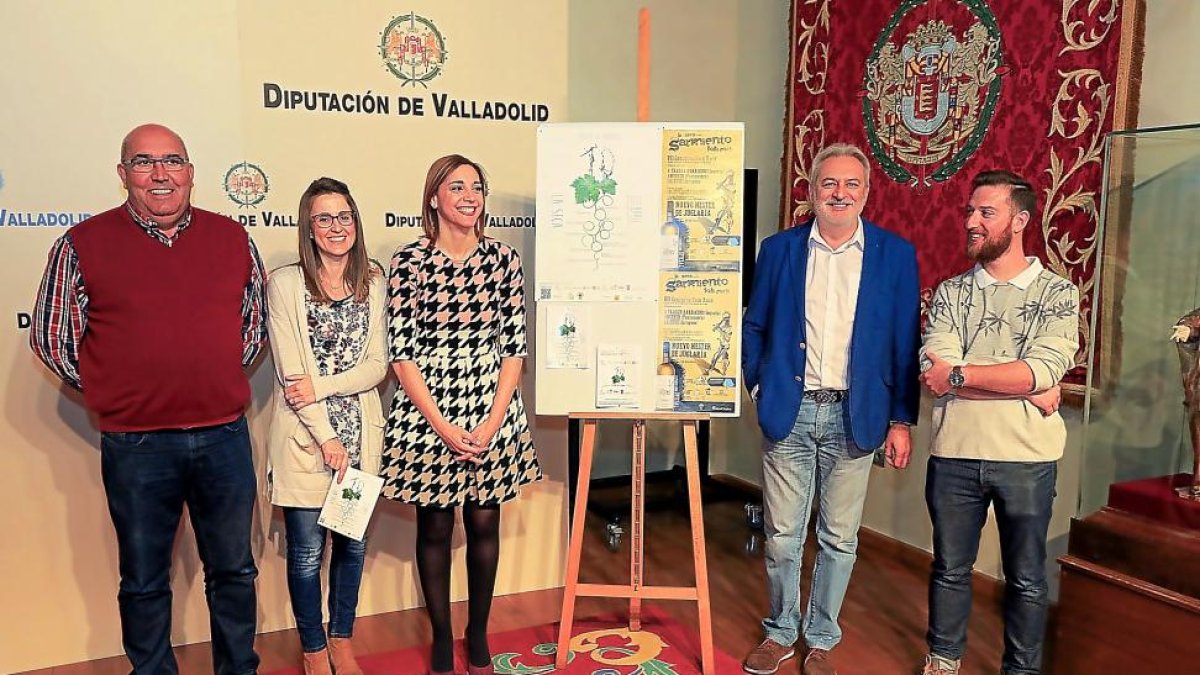 El alcalde de LaSeca ayer, junto a diputados provinciales y organizadores, en la presentación de la Feria.-EL MUNDO