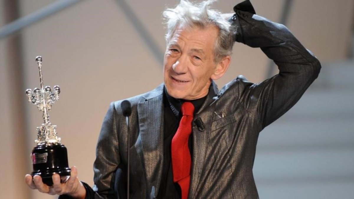 Ian McKellen, recogiendo el premio Donostia en el 2009.-AFP / RAFA RIVAS