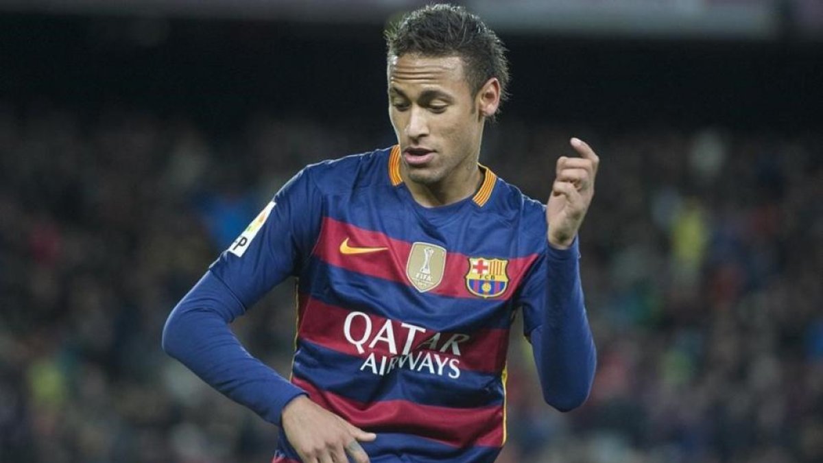 Neymar baila celebrando un gol al Espanyol en la Copa del año pasado.-JORDI COTRINA