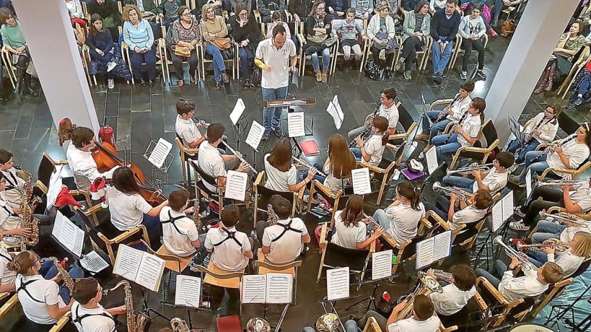 La Banda Juvenil de Arroyo durante su actuación en el salón de actos del ICAVA.-EL MUNDO