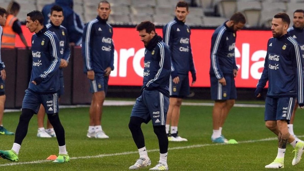 Messi, en el último entrenamiento con la selección argentina.-AFP / SAEED KHAN