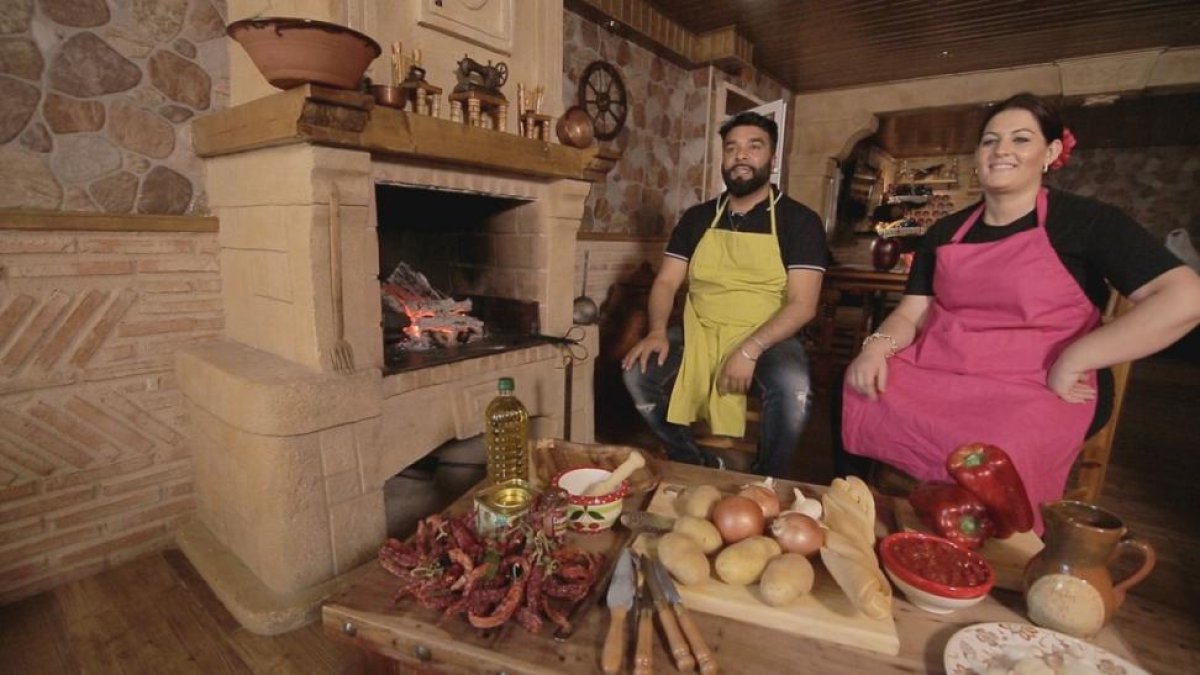 Miembros de 'Los Gipsy Kings', en uno de los vídeos del concurso 'Gipsy chef'.-MEDIASET