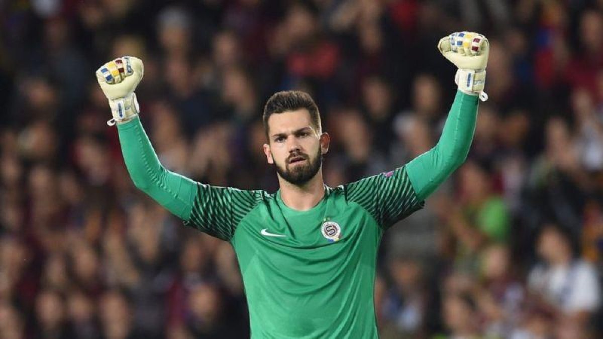 El portero Koubek, del Sparta de Praga.-EL PERIÓDICO