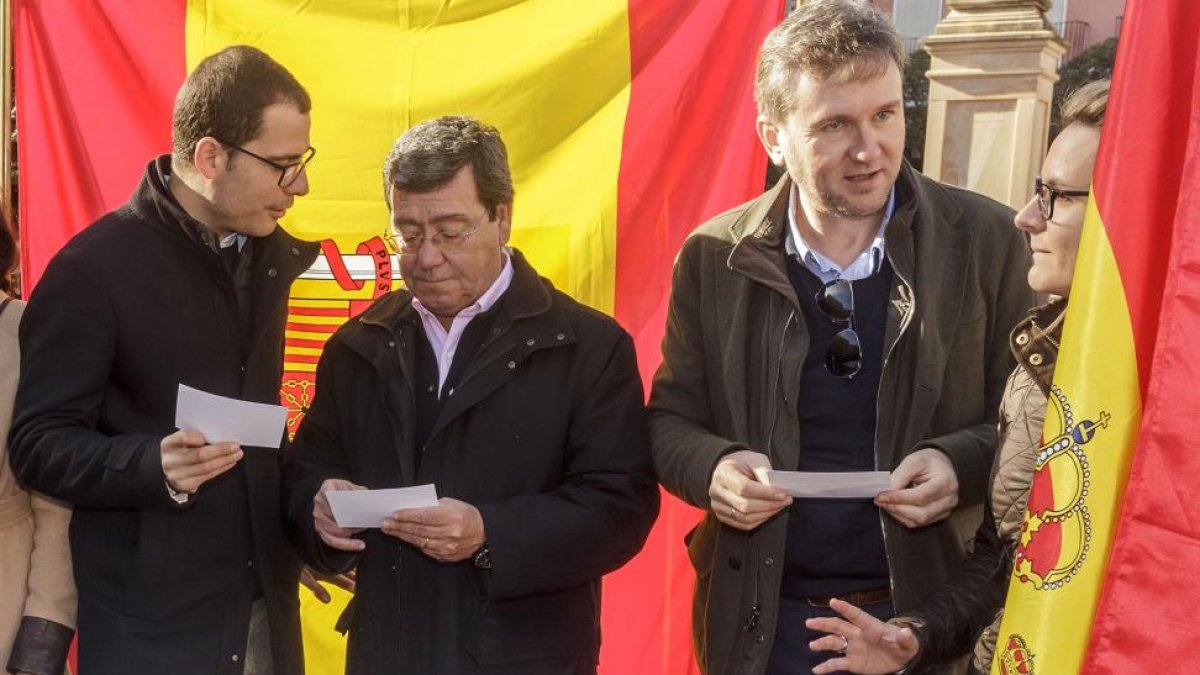 César Rico y Javier Lacalle, ayer en Burgos en la celebración del Día de la Constituciónorganizada por Nuevas Generaciones.-SANTI OTERO
