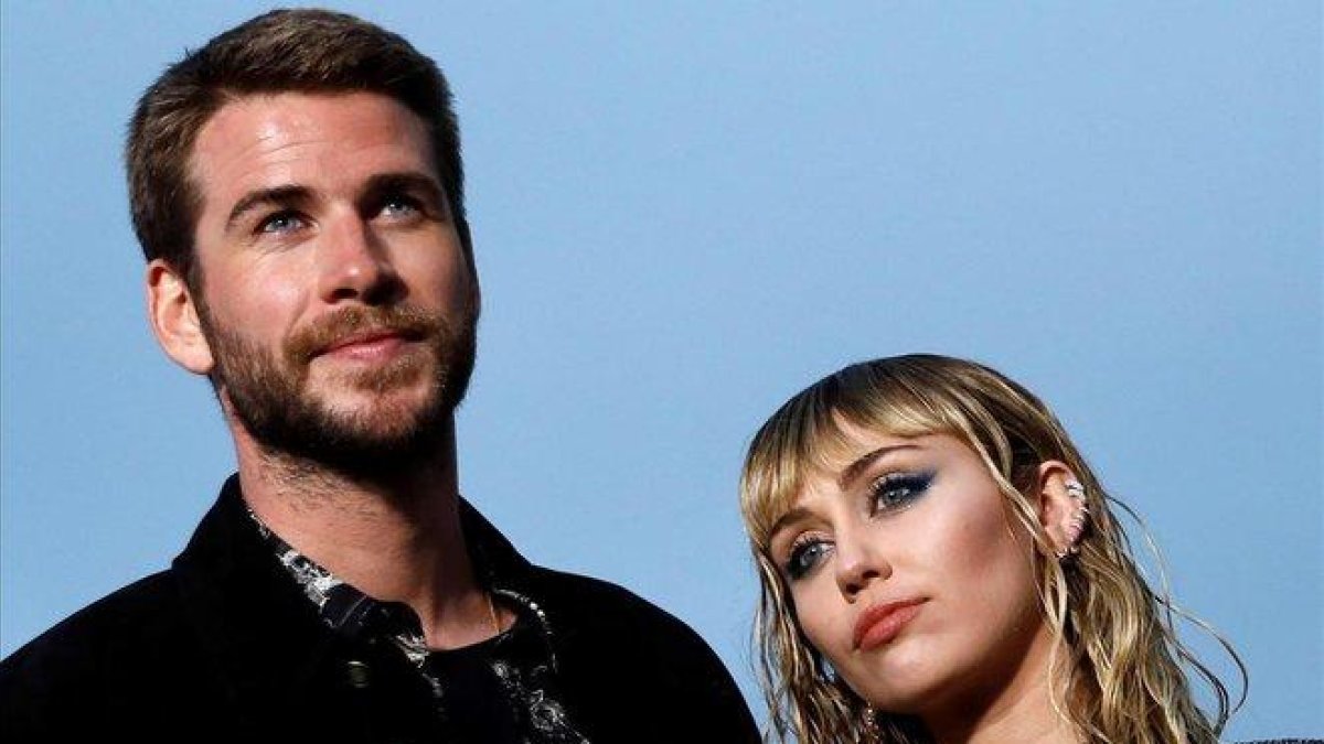 Miley Cyrus y Liam Hensworth, el pasado 6 de junio.-EFE / ETIENNE LAURENT