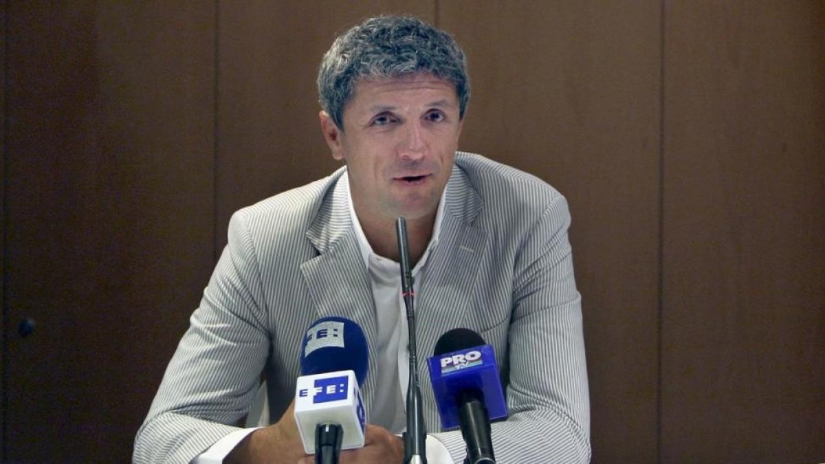 Imagen de archivo de George Popescu, que fue capitán del Barça en la temporada 1996-1997.-/ ALBERTO ESTEVEZ