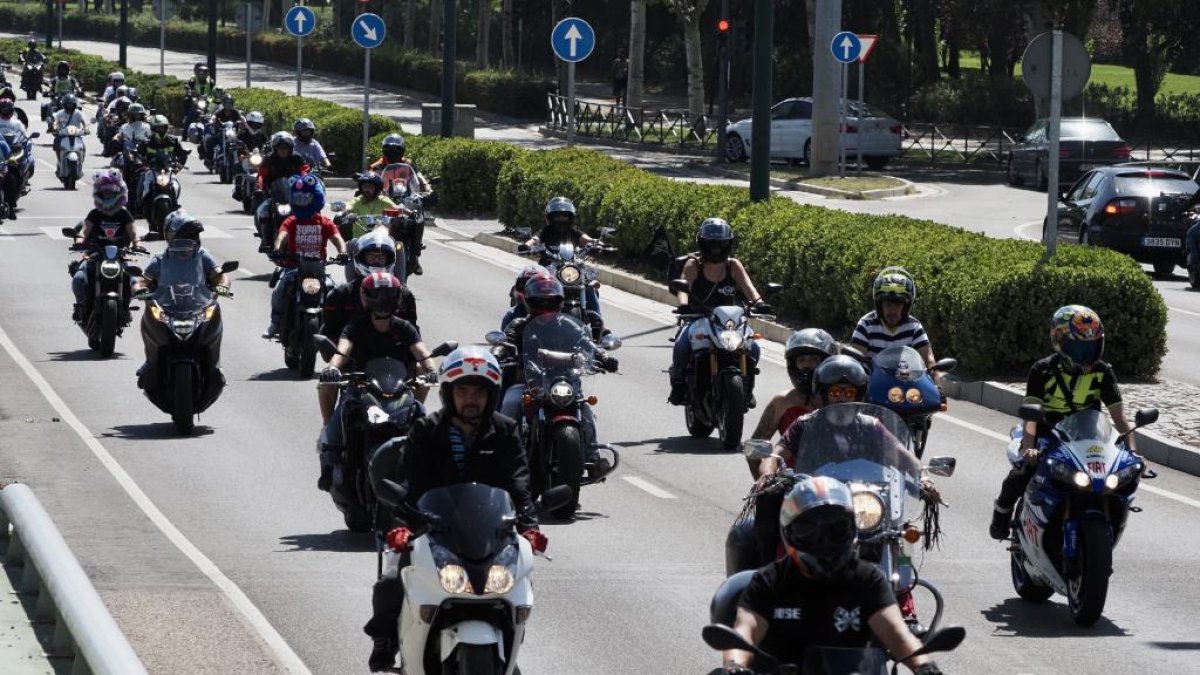 V desfile motero y ofrenda floral por los caídos en accidente de moto en el Puente de la Hispanidad- PHOTOGENIC