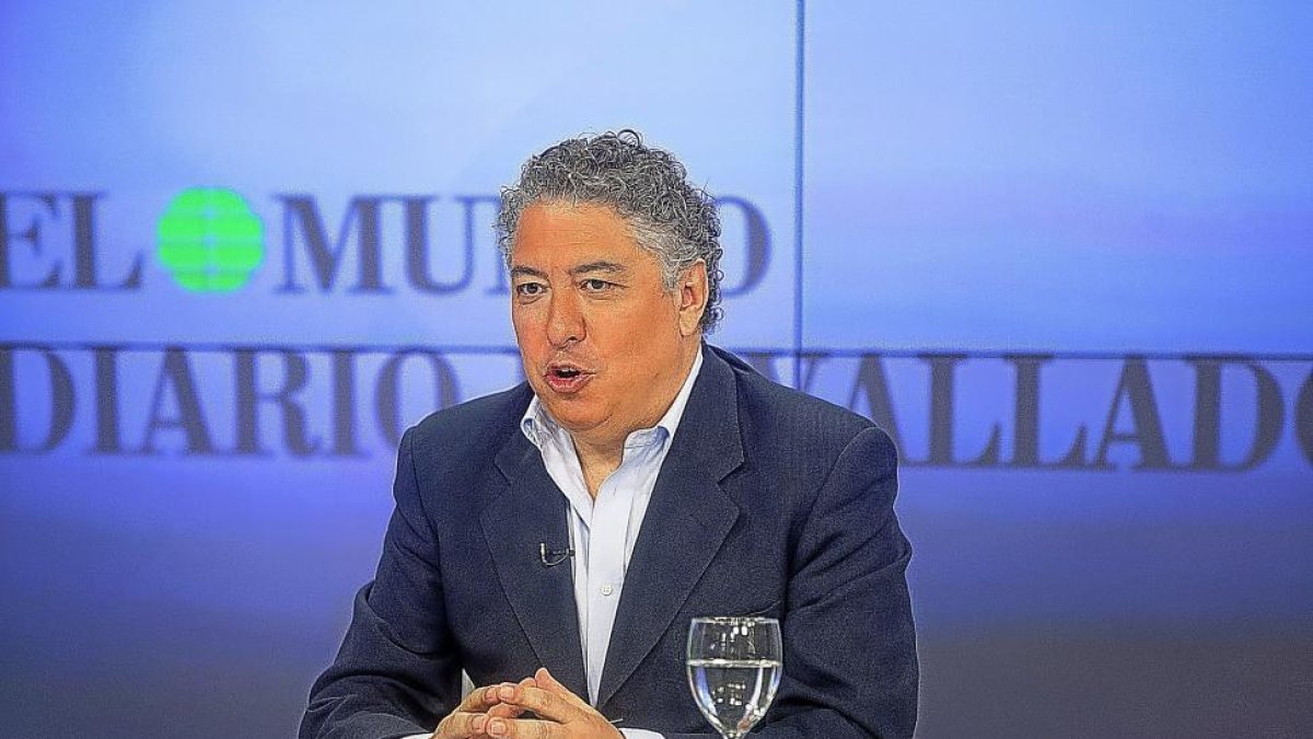 Tomás Burgos en su intervención en ‘La Quinta Esquina’, emitido anoche en La 8 de Valladolid.-C. CASTILLO