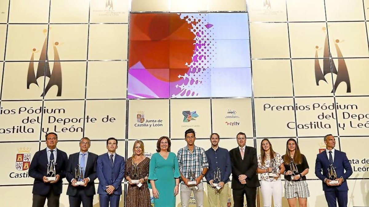 Jorge Recio (Perfumerías Avenida), Isidoro Martínez, , el director general de Deportes Alfonso Lahuerta, Lydia Valentín, la consejera Josefa García Cirac, Nicolás Álvarez, Daniel Pérez, Carlos Méndez, Esther Carnicero, Melania Merino y Emilio Merchán.-J.M. LOSTAU