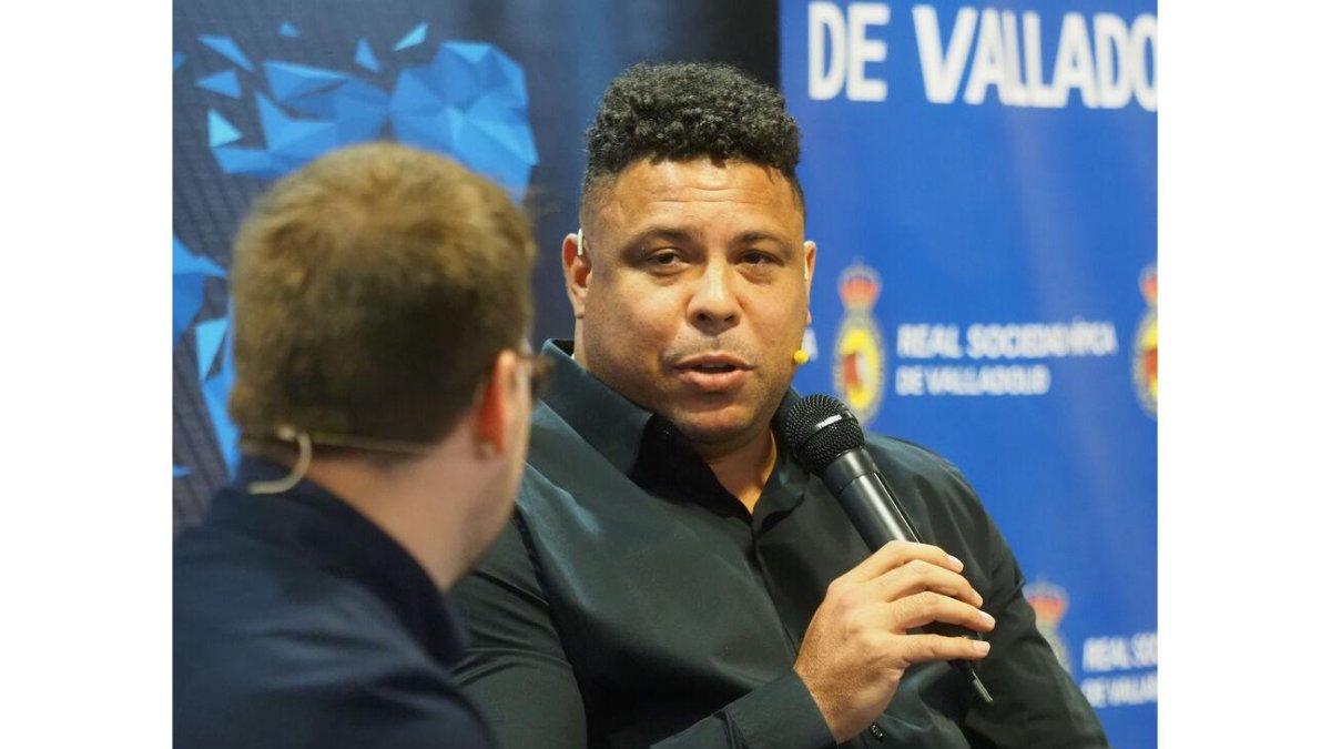 El presidente del Real Valladolid, Ronaldo Nazario, en los Desayunos de la APDV. / PHOTOGENIC