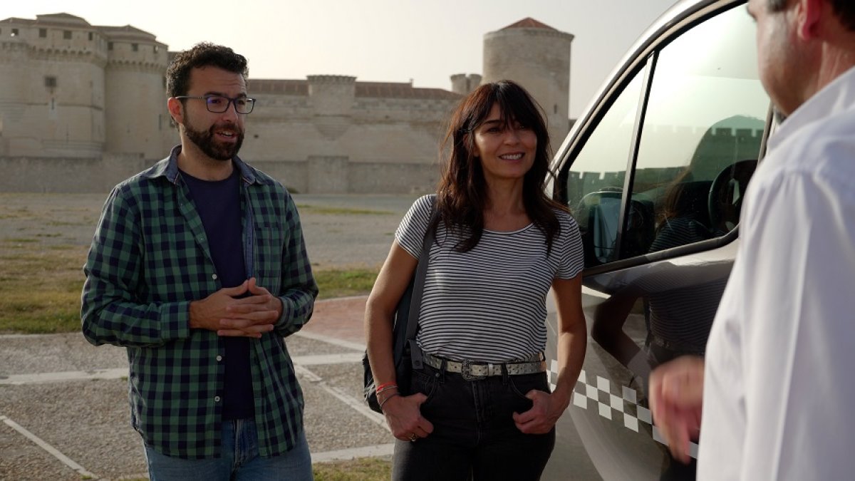 Pablo Maderuelo y Marta Fernández en 'Huellas en la tierra'.
