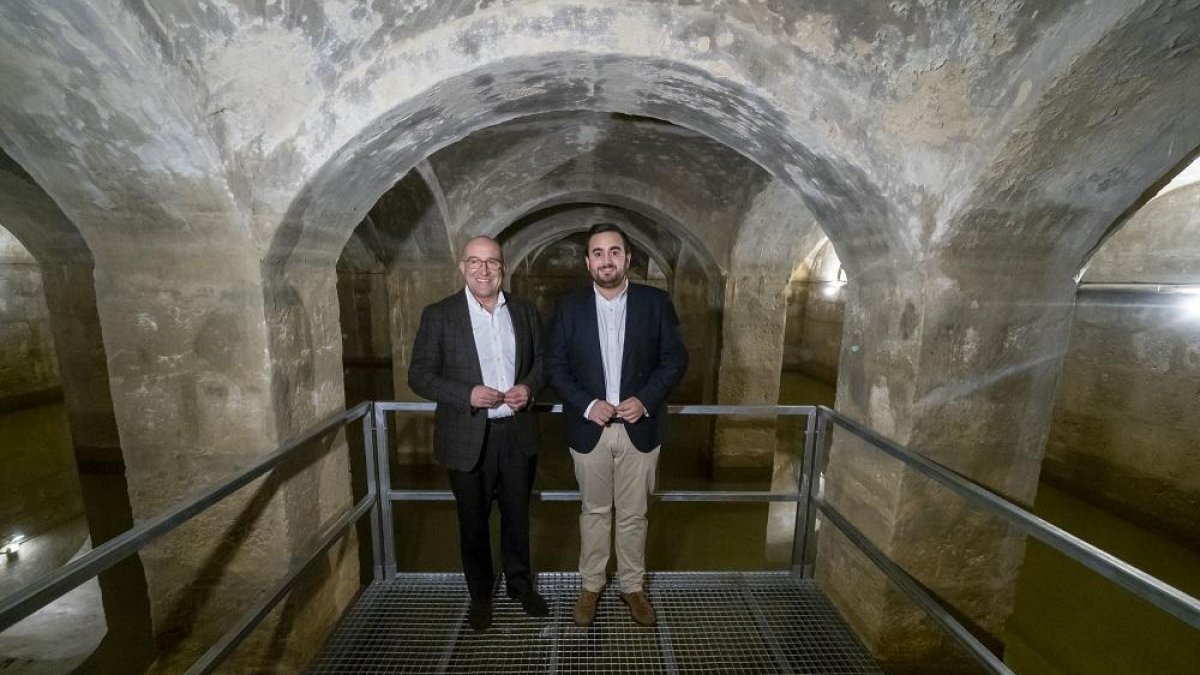 Jesús Julio Carnero y José Ángel Alonso, durante la presentación del Centro de Interpretación del Patrimonio Subterráneo.-ICAL