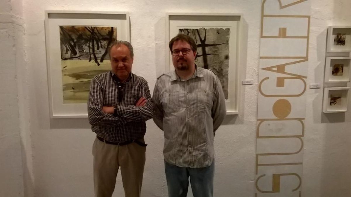 El galerista Mariano Olcese y el pintor Fernando Palacios en la muestra-EL MUNDO