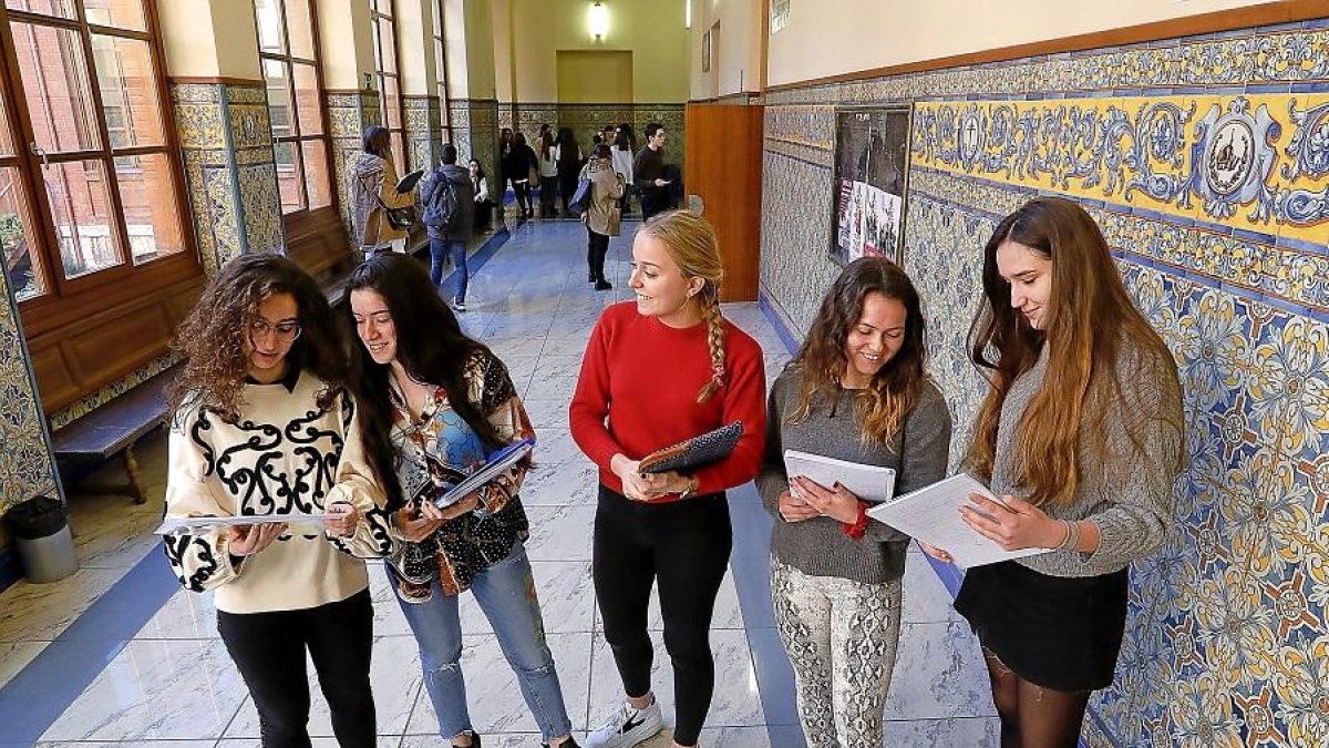 Estudiantes de la Facultad de Derecho de la Universidad de Valladolid.-J.M. LOSTAU
