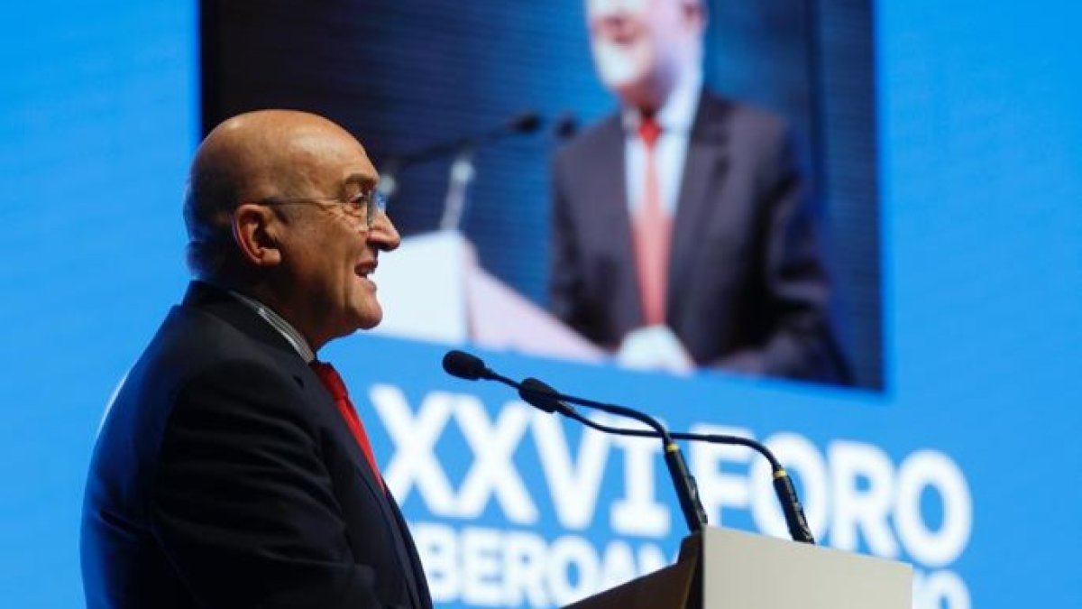 El alcalde de Valladolid, Jesús Julio Carnero, en la bienvenida institucional del Foro Iberoamericano. -AYUNTAMIENTO VALLADOLID