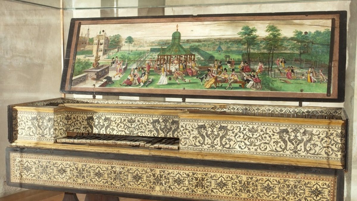 Virginal construido en 1578 por el artesano flamenco Hans Bos.-  E.M.