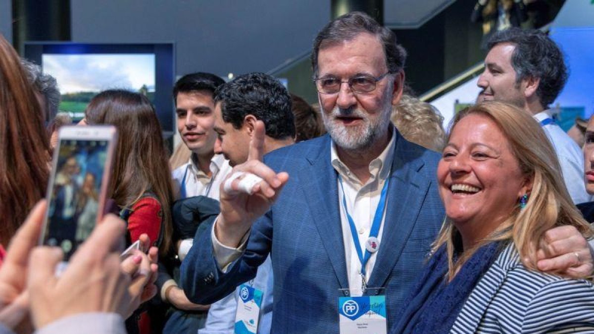 El presidente del Gobierno, Mariano Rajoy, en la convención nacional del PP en Sevilla.-EFE / JULIO MUÑOZ