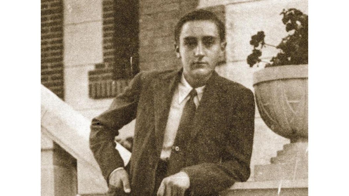 Leopoldo de Luis, hermano del escritor Francisco Umbral, en una fotografía tomada en la capital vallisoletana.-