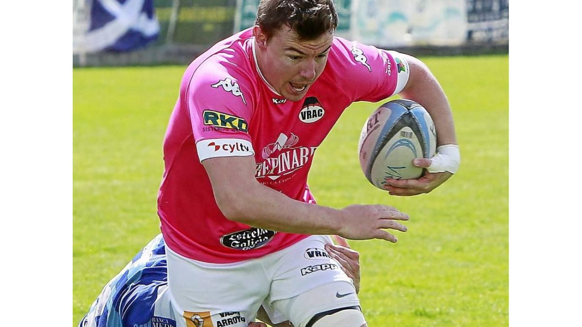 Griffiths supera a un rival para conseguir su ensayo-J. M. Lostau