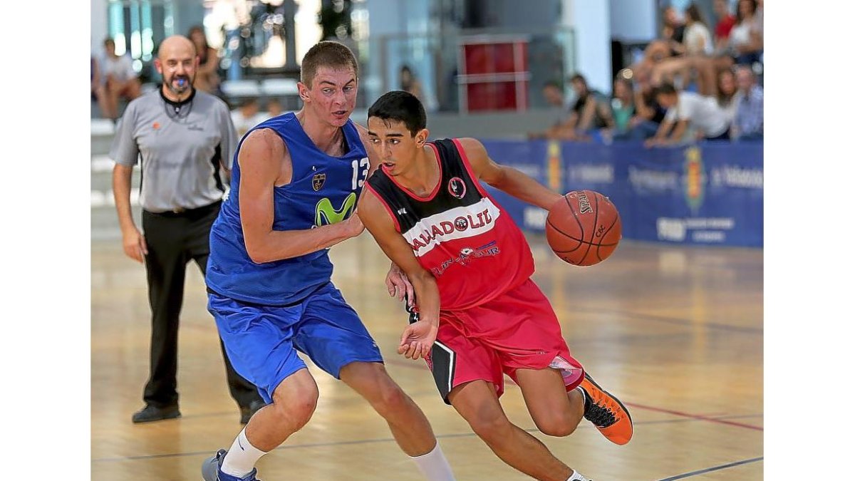 Imagen de un momento de la primera semifinal del Memorial Lalo García entre el CBC Valladolid y el Estudiantes.-MONTSE ÁLVAREZ