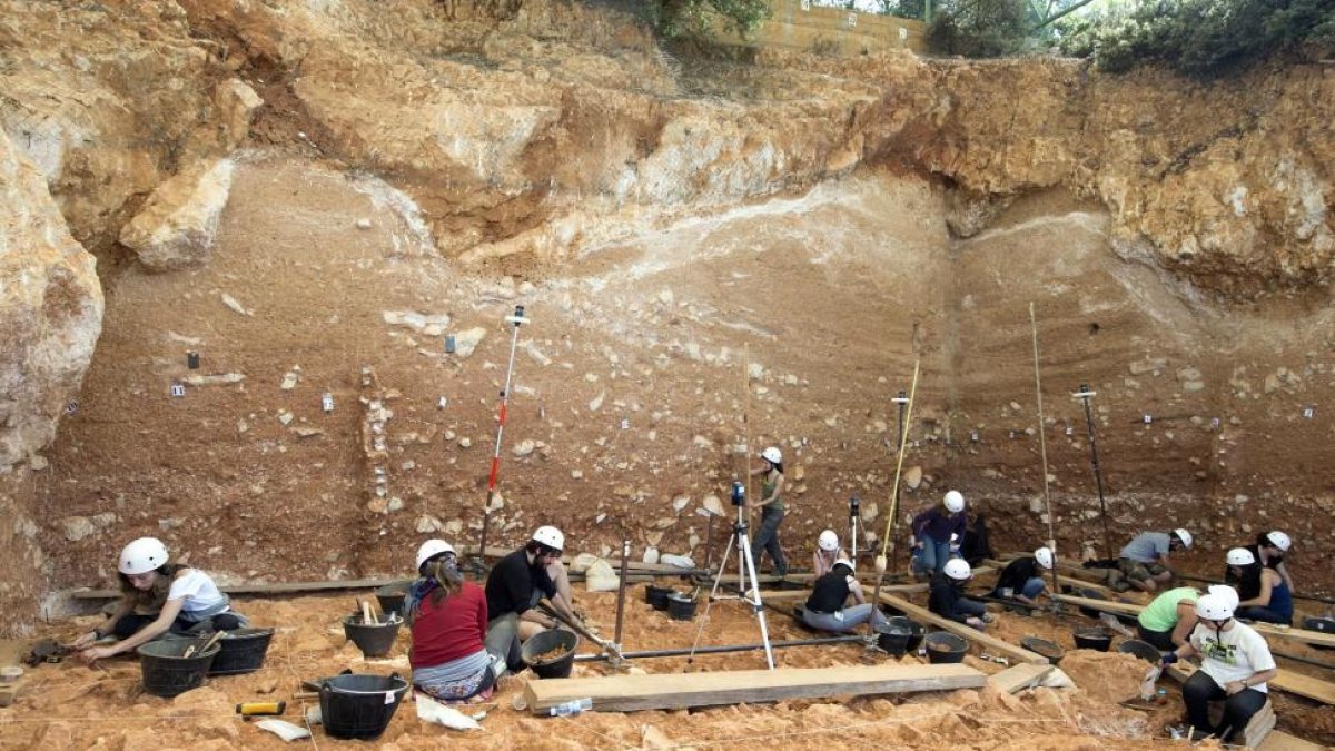 Zona de excavaciones de la Gran Dolina en la Sierra de Atapuerca (Burgos)-Ical