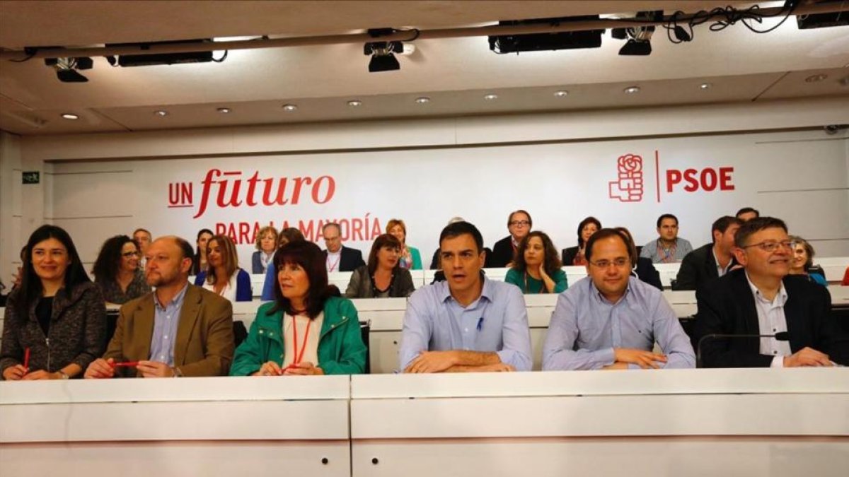 El líder del PSOE, Pedro Sánchez, antes de intervenir ante su comité federal para dar cuenta de las negociaciones.-JUAN MANUEL PRATS