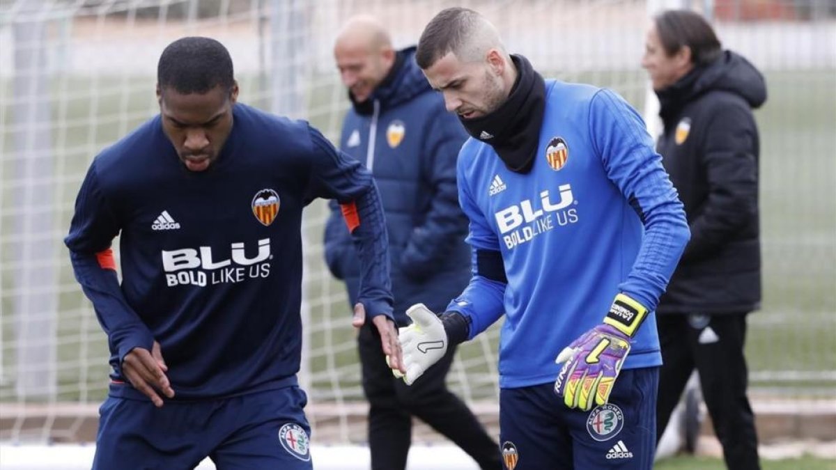Jaume Doménech, en el último entrenamiento del Valencia antes de medirse al Barcelona-MIGUEL LORENZO