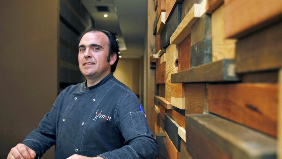 Carlos Alonso posa en Yantar, su nueva propuesta gastronómica.-MARIO TEJEDOR