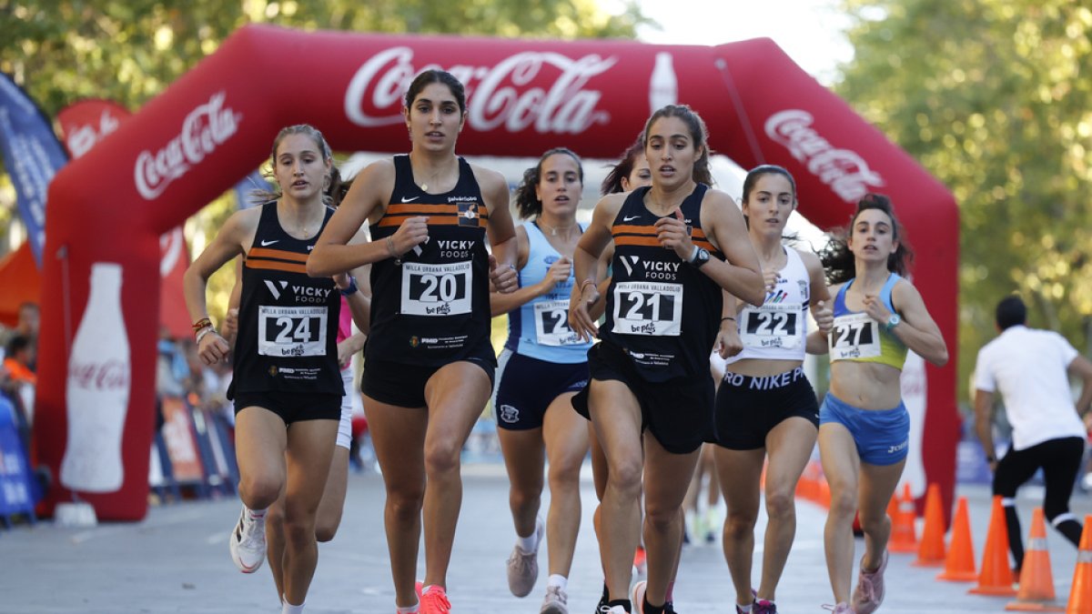 Salida de la prueba femenina de la XVI edición de la Milla Urbana de Valladolid. PHOTOGENIC/ CARLOS LLORENTE