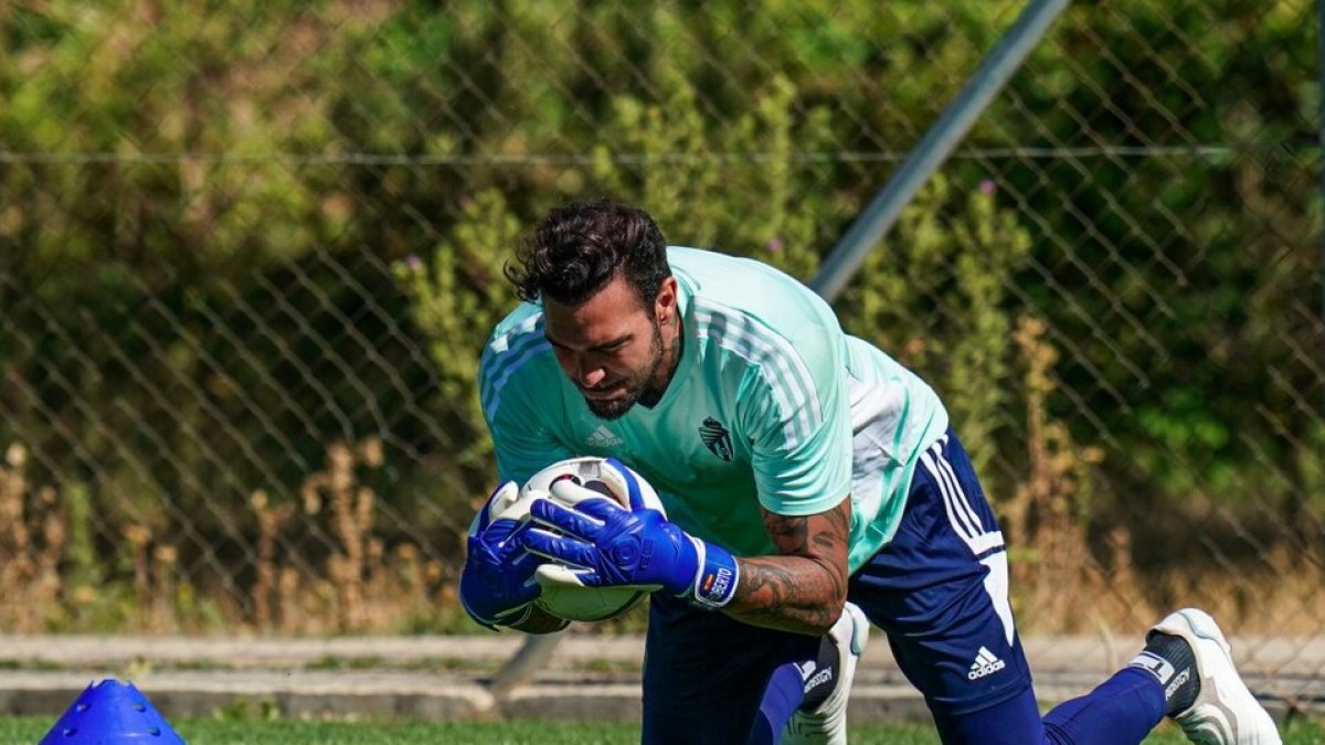 Roberto Jiménez en un entrenamiento de esta temporada. / RV. / I. SOLA