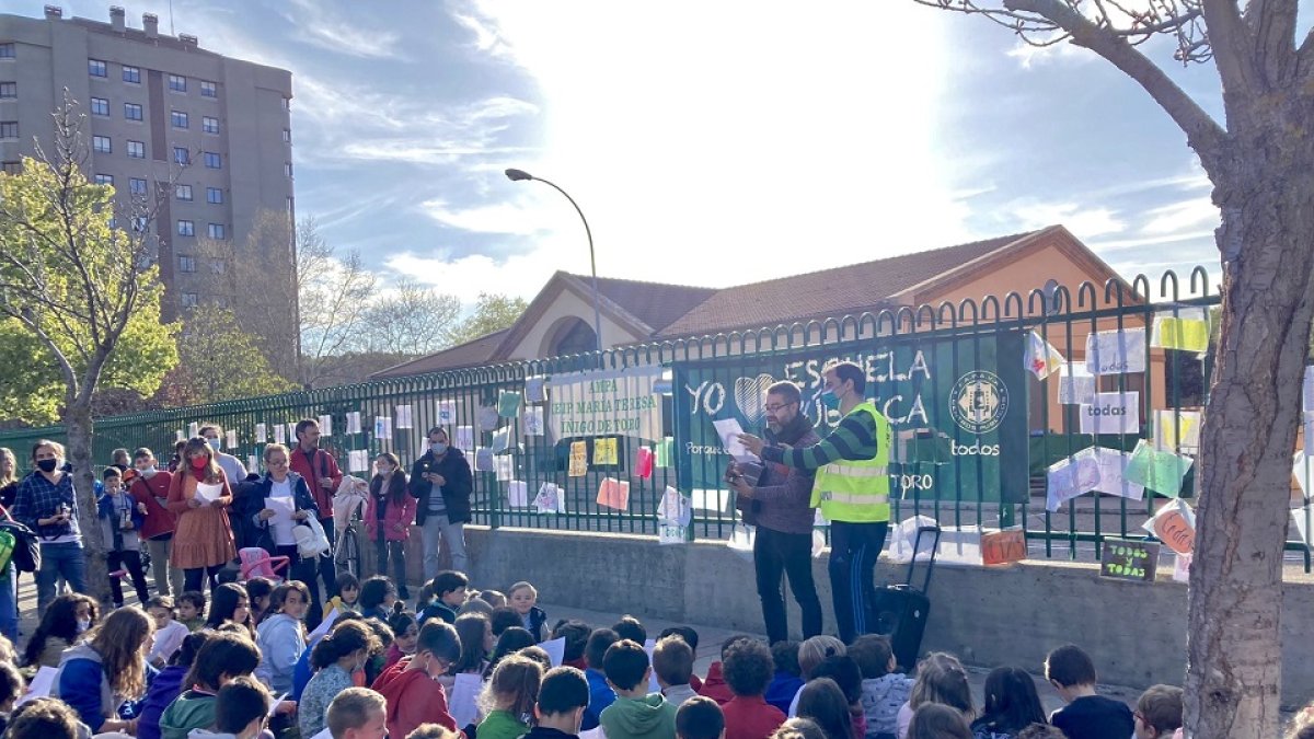 Concentración en el colegio Teresa Íñigo de Toro.- ICAL