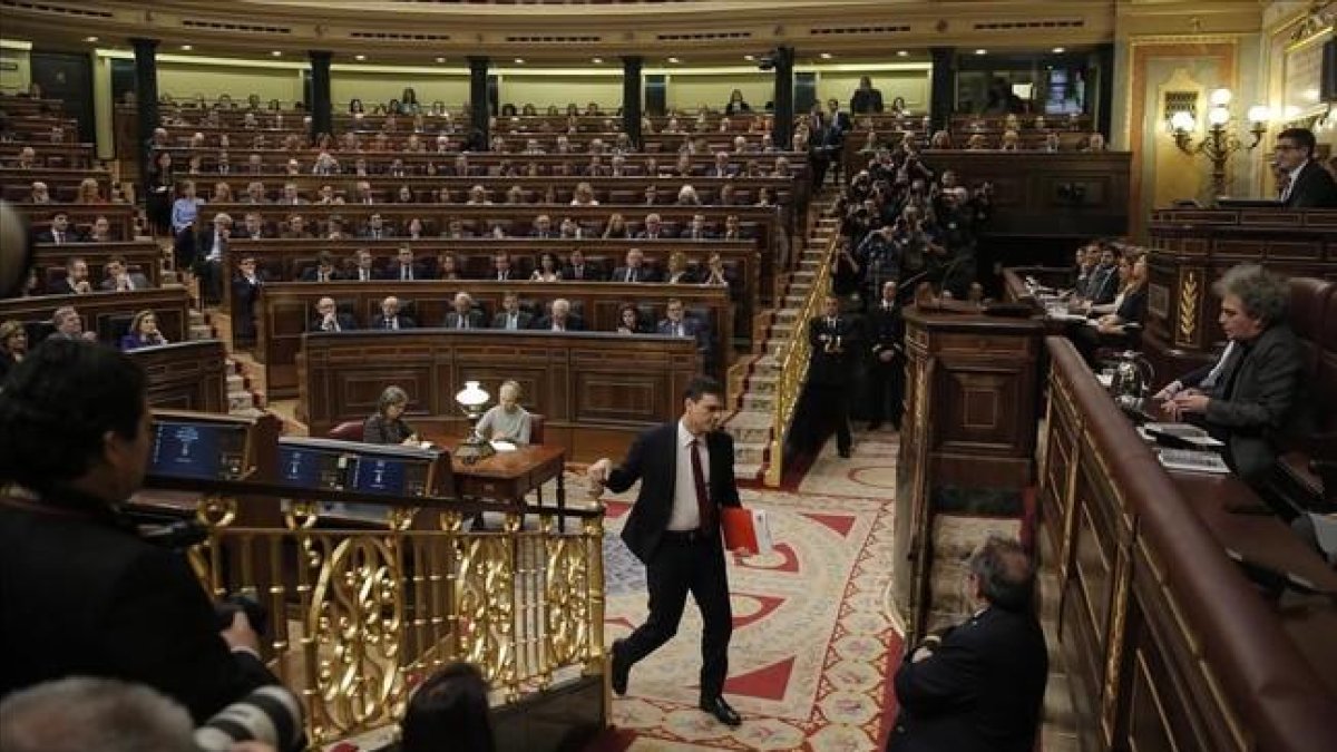 Pedro Sánchez, durante el debate de investidura en el Congreso de los Diputados.-JOSÉ LUIS ROCA