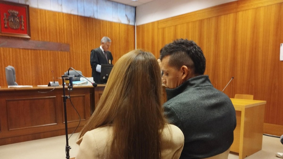 El matrimonio comparte banquillo donde ha sido juzgado por el supuesto maltrato de dos de sus hijos. - EUROPA PRESS