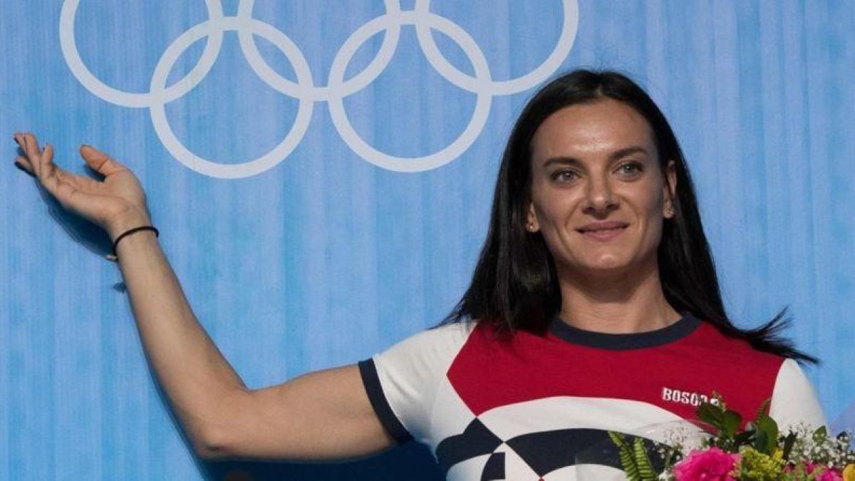 Elena Isinbáyeva, durante la rueda de prensa que ha dado en Río de Janeiro este viernes.-AFP / LAURENT KALFALA